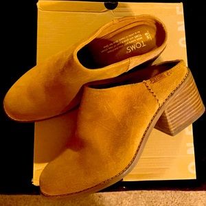 Toms size 8 M, only wore a couple of times.